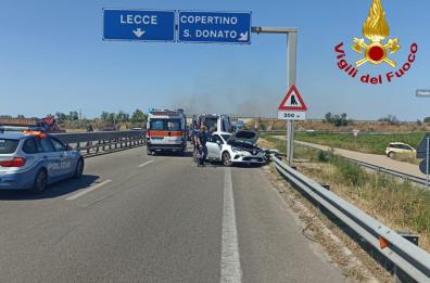 Gallipoli, incendio sulla SS101: strada temporaneamente chiusa al traffico