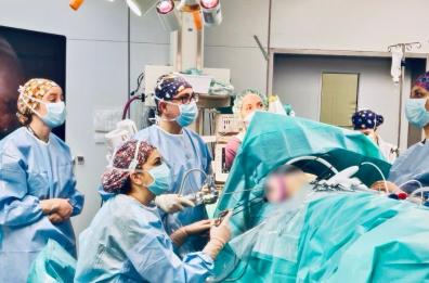 Bari, chirurgia al seno «senza cicatrici»: al Policlinico un intervento innovativo per donne ad alto rischio genetico