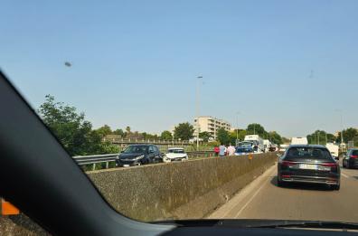 Incidente sulla Brindisi-Lecce, scontro tra tre auto all'Incrocio della Morte: traffico bloccato e lunghe code 