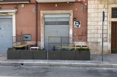 Turi, risse notturne tra migranti: incubo nella villa comunale