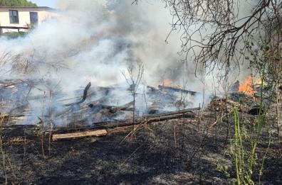 Vasto incendio alle porte di Foggia: campo di grano in fiamme