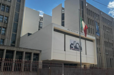 Lecce, estorsione con metodo mafioso e auto incendiate: 5 anni e 4 mesi, con rito abbreviato, a un 60enne