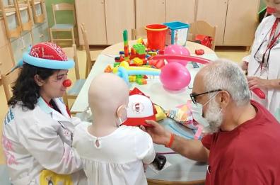 «Il Babbo Natale Barese»… d’estate porta doni speciali al Reparto di Oncoematologia Pediatrica del Policlinico di Bari