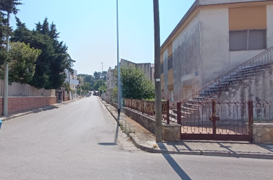 Non accetta la fine della relazione: ferisce la compagna e la mamma di lei con le forbici e poi si lancia dalla finestra
