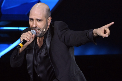 «Buen Camino», a Natale 2025 il nuovo film di Checco Zalone, diretto da Gennaro Nunziante