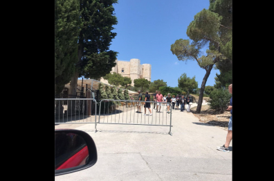 «Degrado a Castel del monte: un biglietto da visita indegno»