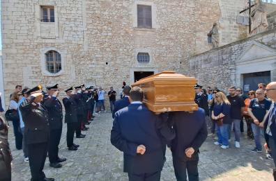 GAZZETTA TV Ostuni, gli onori militari all’arrivo della salma di Legrottaglie. «A lui il saluto di tutta la comunità»