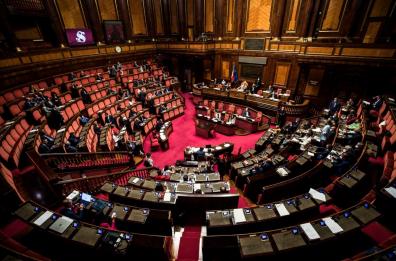 È vero, il mondo e la politica sono in fiamme, ma la maggioranza tiene