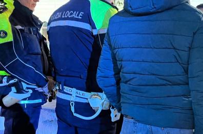 Bari, parcheggiatori abusivi impediscono il parcheggio alla troupe internazionale di un film 