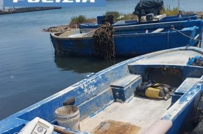 Taranto, sorpresi a raccogliere 30kg di cozze in un'area vietata nel primo seno del Mar Piccolo: denunciati