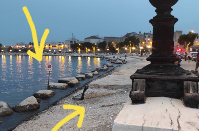 Bari, segnale stradale piantato tra i frangiflutti sul lungomare: scatta la denuncia social