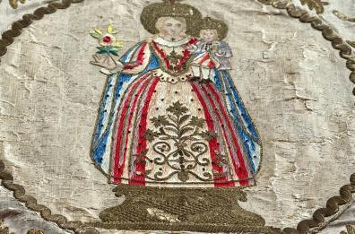Viaggio nella storia degli abiti della Madonna della Bruna: inaugurata la mostra Amicta