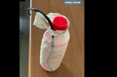 Canosa, esce da un bar ubriaco con merce rubata e una bottiglia incendiaria sotto la giacca: in cella