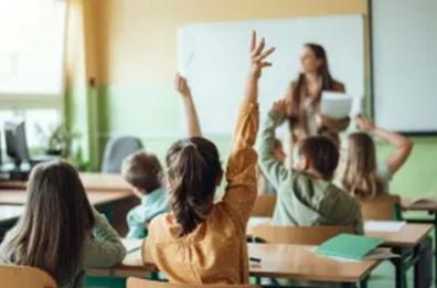 Bari, maestra delle elementari dopo 13 anni scrive ai suoi ex alunni una lettera alla vigilia della maturità