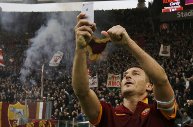La giornata del selfie: è ora di guardarsi davvero allo specchio