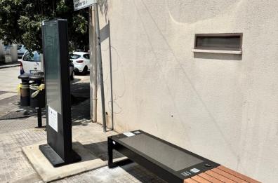 Corsano, arriva la panchina Eco Smart per riposarsi e ricaricare le batterie