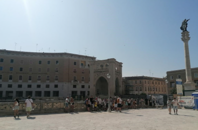 Piazza e anfiteatro romano: a Lecce resta il conflitto tra cantieri