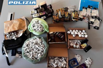Bari, arrestate madre e figlia a Japigia: nel giardino condominiale nascondevano 13 chili di droga