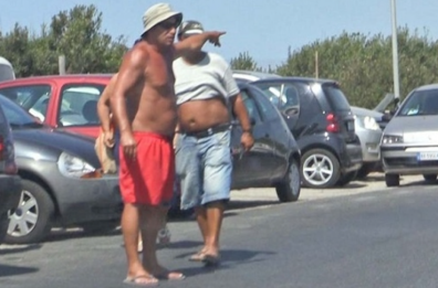 Bari, i parcheggiatori abusivi migrano nei luoghi della movida dell'estate