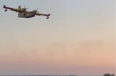 Incendio nella zona di Andrano: strade chiuse al traffico. Canadair in azione