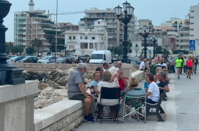 Tavolini e brasciole, estate n’cann al mar’: usi e costumi trionfo della baresità