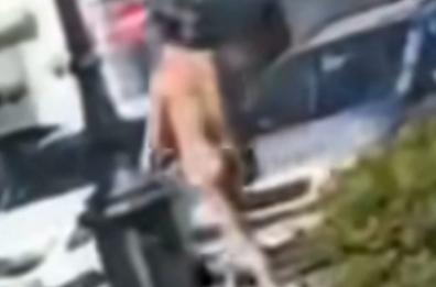 Martina Franca, uomo nudo si aggira per il centro: le immagini diventano virali