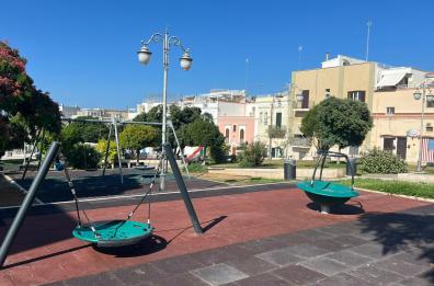 Bari, riqualificata l'area giochi nella piazza di Torre a Mare