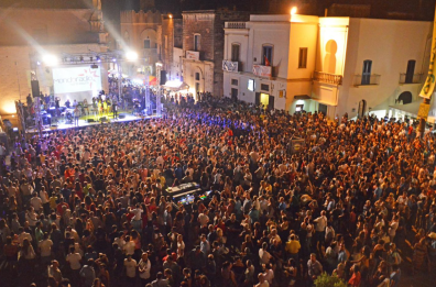 Specchia, estate di relax e cultura: il sindaco vieta comizi e propaganda politica nel centro storico