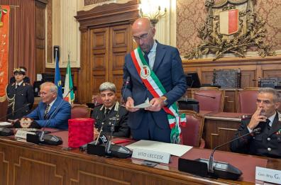 Bari, il sindaco conferisce all'Arma dei carabinieri la cittadinanza onoraria