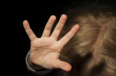 Maltrattamenti sui bambini: via la testa dalla sabbia, è arrivato il tempo di agire