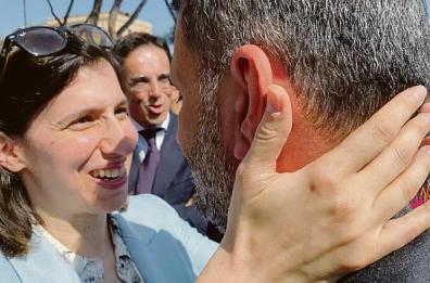 Bruxelles, l'incontro tra Decaro ed Elly Schlein: «No ai due forni del Ppe in Ue»