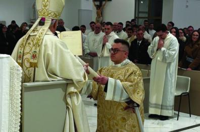 Dal Seminario di Molfetta in Vaticano, Alberto de Mola diventa sacerdote davanti al Papa
