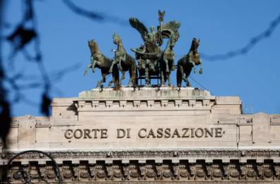Pisticci, fu condannato per stupro di gruppo ai danni di 2 minorenni inglesi: sentenza annullata con rinvio