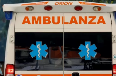 Taranto, 36enne chiama il 118 e poi minaccia i soccorritori con coltello: operatori fuggono in ambulanza