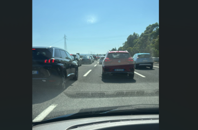 In autostrada verso il mare al posto di scegliere la SS100: traffico in tilt al casello di Taranto, attese fino a 40 minuti 
