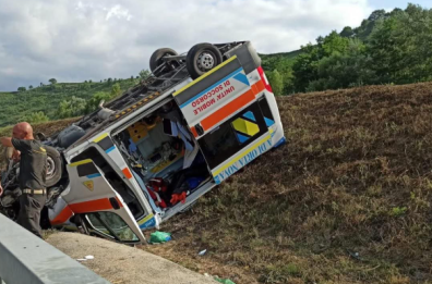 Ambulanza di un'associazione di Orta Nova si ribalta in autostrada: 5 feriti, tra loro un soccorritore rifugiato politico