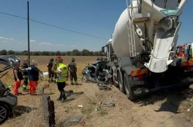 Tragedia sulla Taranto-Massafra: schianto fra due auto e una betoniera, due morti e tre feriti