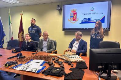 Potenza, rapina a guardia giurata che consegnava denaro a ufficio postale: sparati colpi