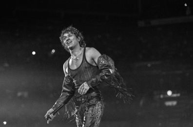 Irama accende l’estate con il tour al via il 2 luglio: il 16 la tappa a Bari, e nel 2026 c'è San Siro