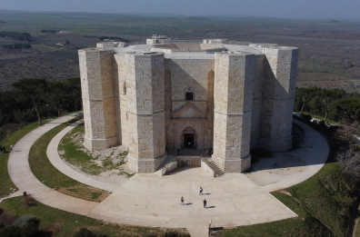 La denuncia: «Per Castel del Monte solo due bus al giorno»