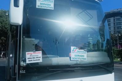 Parte lo stop ai treni Bari-Taranto, i pendolari: «Lasciati a terra dal bus sostitutivo»