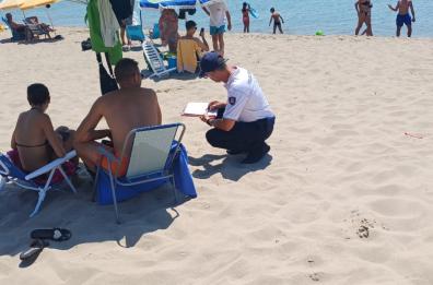 Castellaneta, in spiaggia spuntano i cartelli del divieto di fumo: scattano i controlli