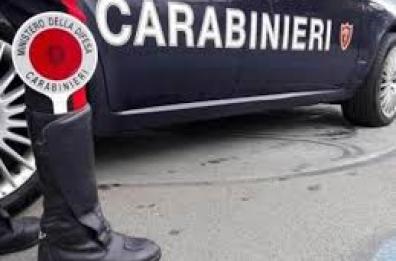 Cosparge la compagna di benzina e tenta di darle fuoco: arrestato 40enne a Casarano