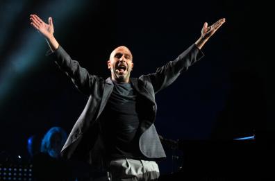 «Buen Camino», il nuovo film di Checco Zalone ha una data di uscita ufficiale: a luglio il primo ciak