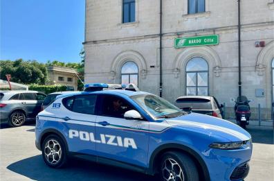 Nardò, 35enne con obbligo di dimora importuna i passanti e aggredisce una donna: arrestato