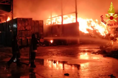 Fasano e l'incendio alla Eco Ambiente Sud: «primi rilievi Arpa non sono preoccupanti»