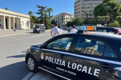 Foggia, investe 26enne e il suo cane e fugge: rintracciato dalla polizia locale