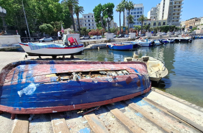 Bari, il molo San Nicola in preda ad incuria e degrado: un luogo unico deturpato dalla sporcizia