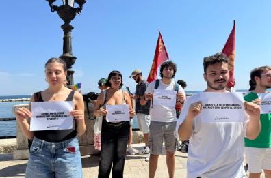 «No ai tagli sulle borse di studio»: gli studenti universitari pugliesi in protesta contro l'Adisu