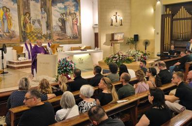 Frontale sulla Matera-Metaponto, celebrati i funerali dei due coniugi morti: «Dolore di un'intera comunità»